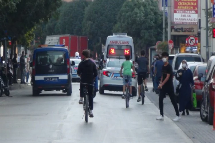 Türkiye'de ilk... Bursa'da kamu araçları siren çalıp maske mesafe uyarısı yaptı