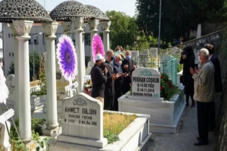Sanat Güneşi Bursa'da mezarı başında anıldı