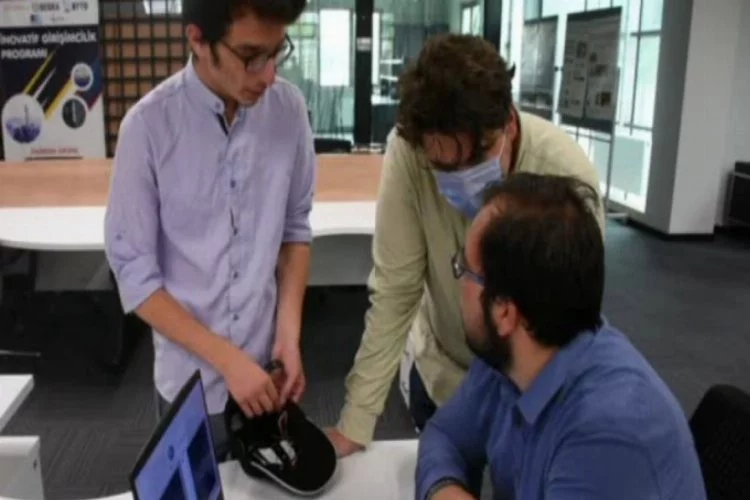 Bursa'da üniversiteli gençler "şapkadan" epilepsi tanısı ve takibi yapan cihaz geliştirdi