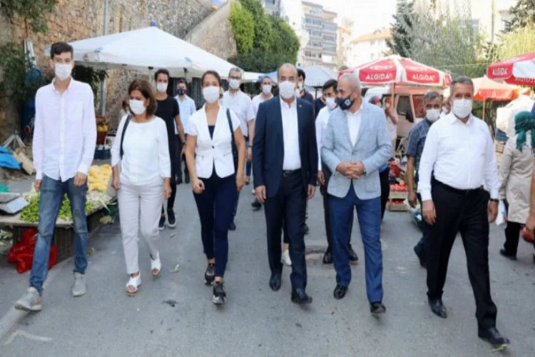 Bursa'da Başkan Türkyılmaz'dan cuma pazarına ziyaret