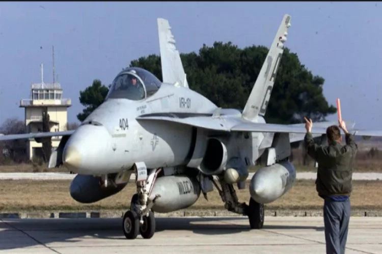 Sırbistan'da savaş uçağı düştü: 2 ölü