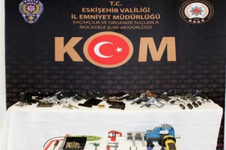 Eskişehir'de kaçak silah operasyonu: 2 gözaltı