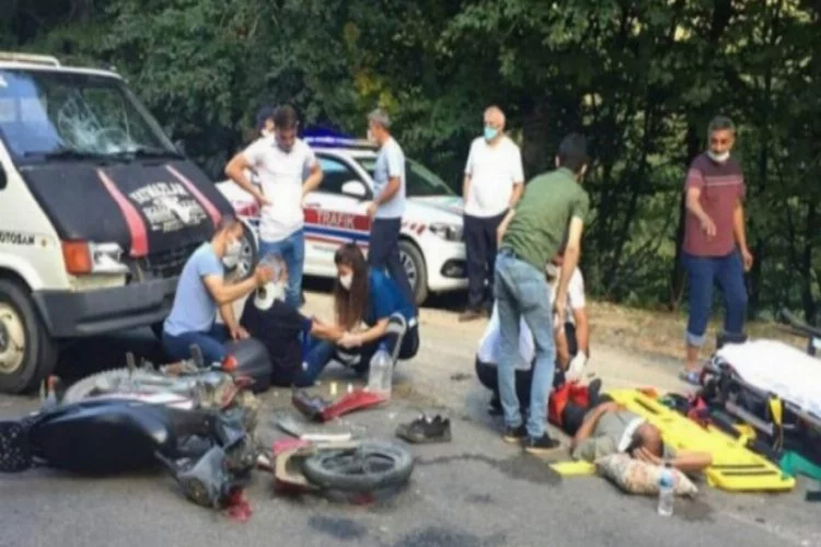 Bursa'da kamyonet ile motosiklet kafa kafaya çarpıştı: 2 yaralı