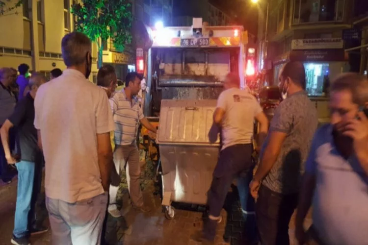 Bursa'da otomobil temizlik işçisine çarptı
