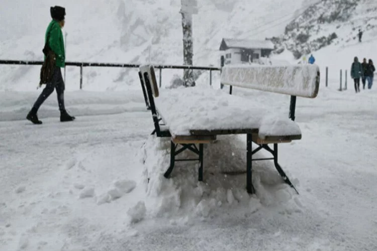 İsviçre'de kar kalınlığı 25 santimetre oldu