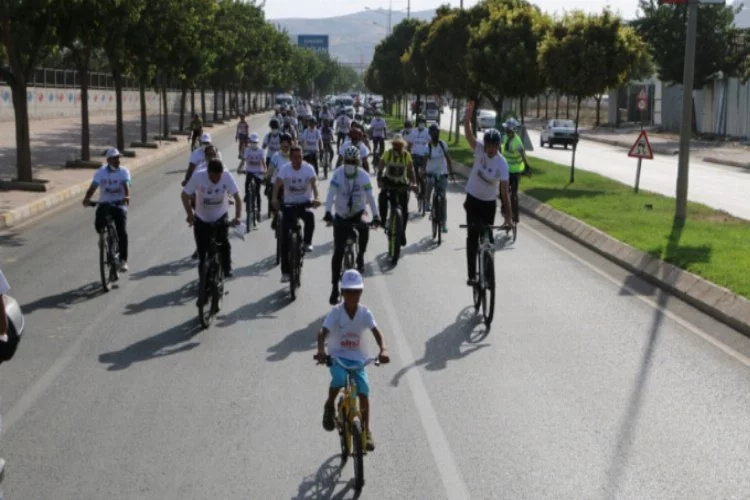 Yüzlerce bisikletli sağlık için pedal çevirdi