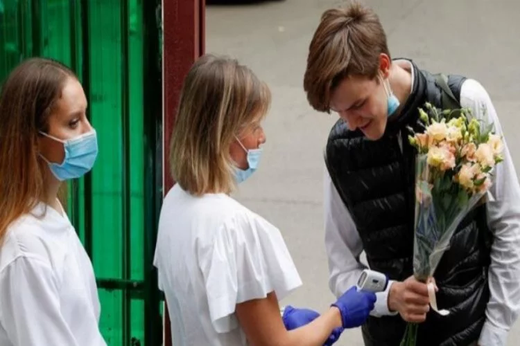 Rusya'da 8 bin 232 kişide daha koronavirüs tespit edildi