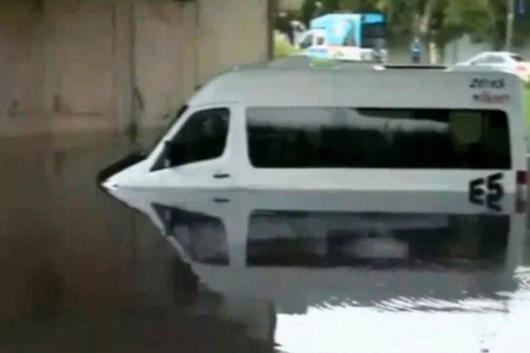 İstanbul Topkapı'da altgeçidi su bastı