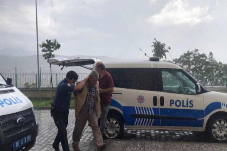 Bursa'da eşi tarafından sokak ortasında vurulan kadını olay yerinden geçen operatör doktor kurtardı