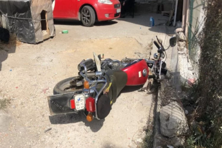Bursa'da otomobil motosiklete çarptı: 2 yaralı
