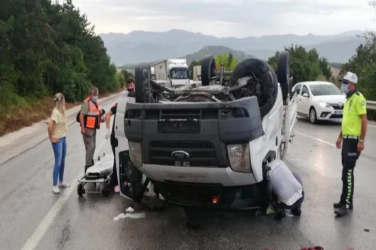 Bursa'da takla atan kamyonette sıkışan sürücü kurtarıldı