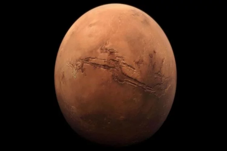 Mars'ın güney kutbunda gölet iddiası!