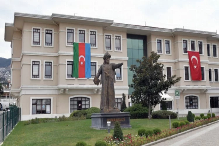 Bursa'da Osmangazi'den Azerbaycan'a bayraklı destek