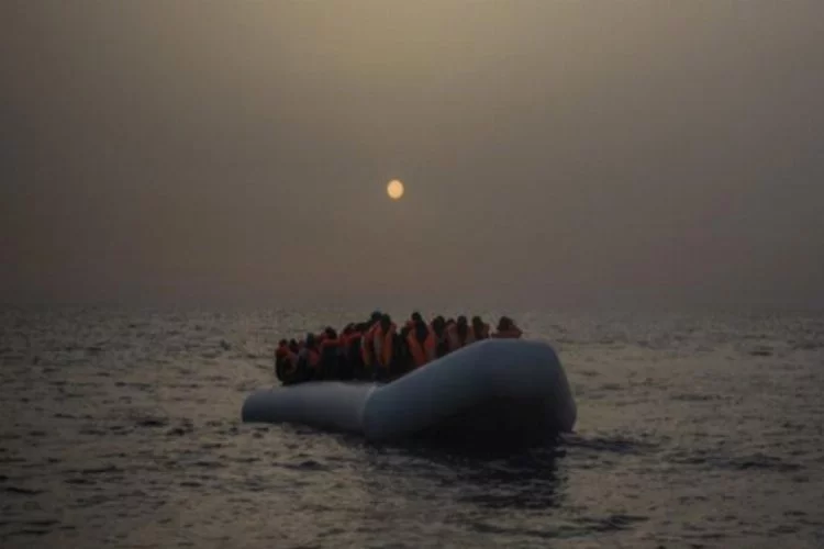 Tunus'tan gelen mülteci teknesinden İtalyan vatandaşı çıktı