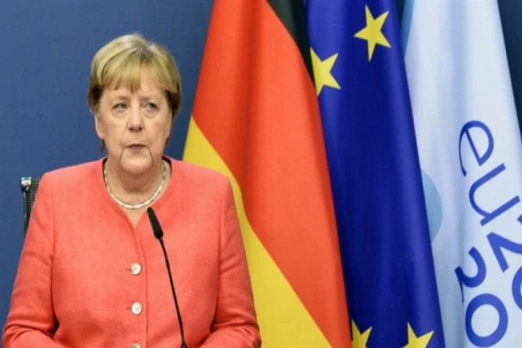 Merkel: Aralık ayında Türkiye ile vize serbestisi görüşülecek