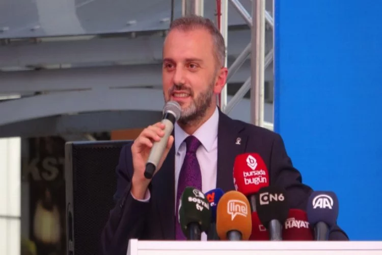 AK Parti'li Kandemir, partisinin Osmangazi ilçe kongresinde konuştu