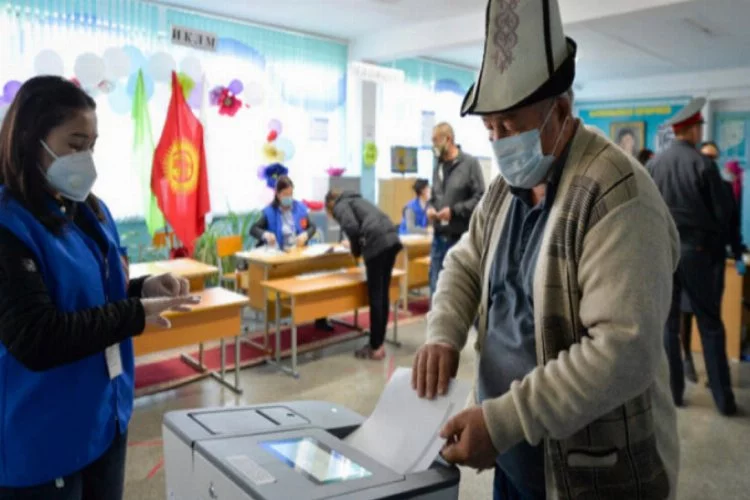 Kırgızistan, koronavirüs gölgesinde seçime gitti