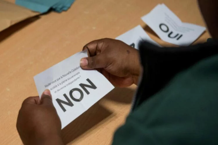 Yeni Kaledonya, Fransa'dan ayrılmak için referanduma gitti