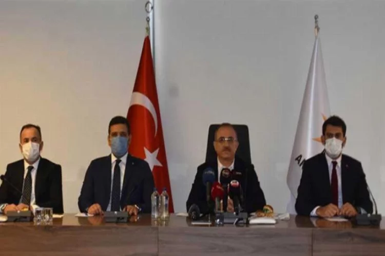 İzmir'de AK Parti'den belediye faaliyetleri değerlendirmesi