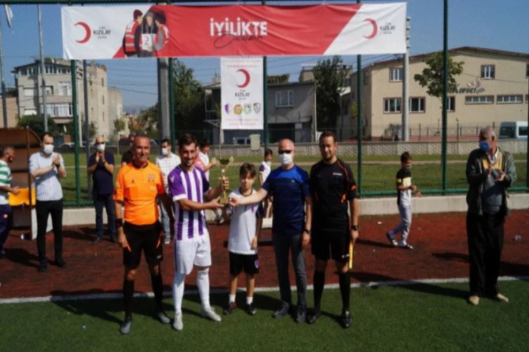 Bursa'da 'İyilikte Buluşalım Futbol Şöleni'nde kazanan dostluk oldu