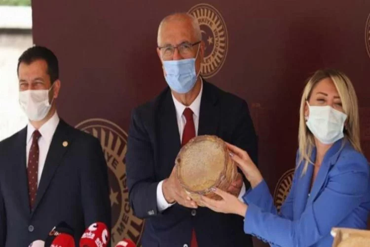 AK Parti'li Berdibek, Meclis'te Bingöl balını tanıttı