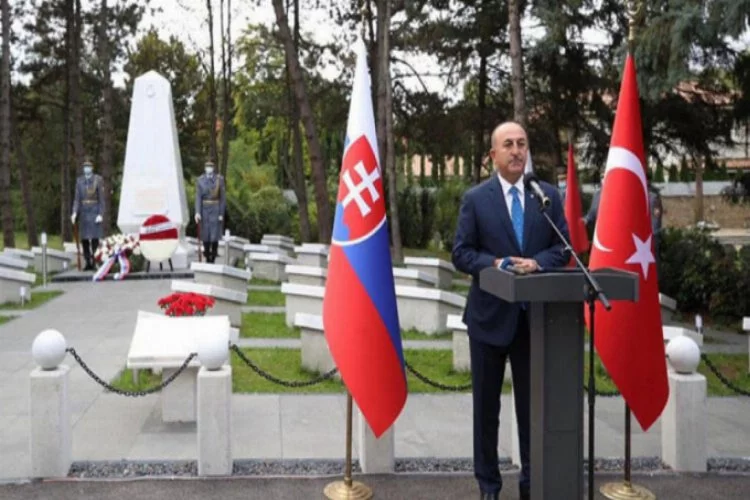 Bakan Çavuşoğlu, Bratislava Türk Şehitliği ve Anıtı'nın açılışını yaptı