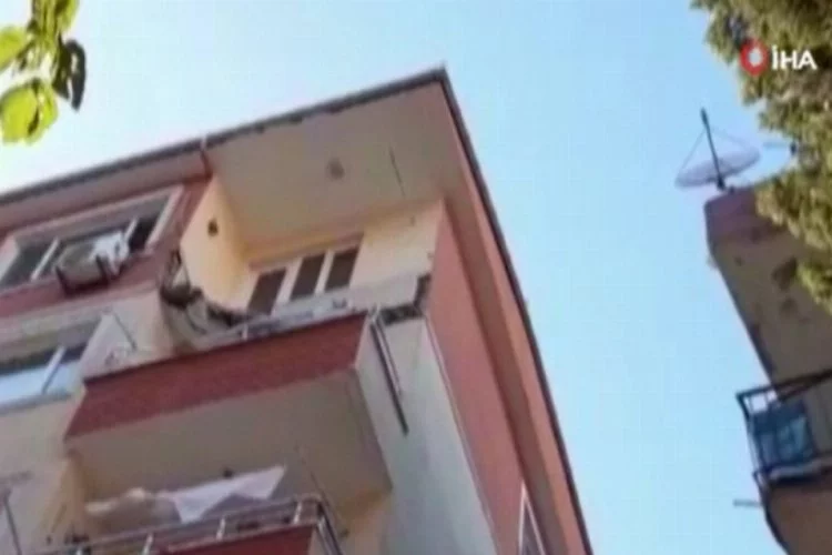 İstanbul Avcılar'da bir binanın balkonu çöktü!