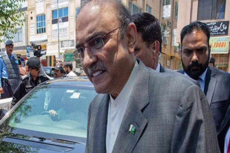 Eski Pakistan Cumhurbaşkanı Zerdari hastaneye kaldırıldı