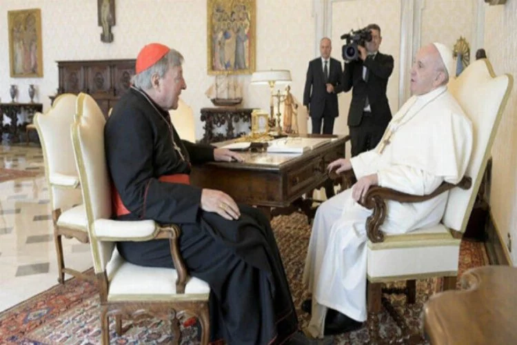 Tacizci Kardinal George Pell, Papa ile buluştu