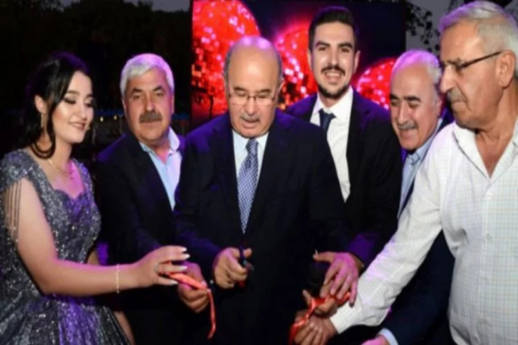 Eski AK Parti'li Bakan Çelik, Erdoğan'ın uyarısına rağmen nişan törenine katıldı