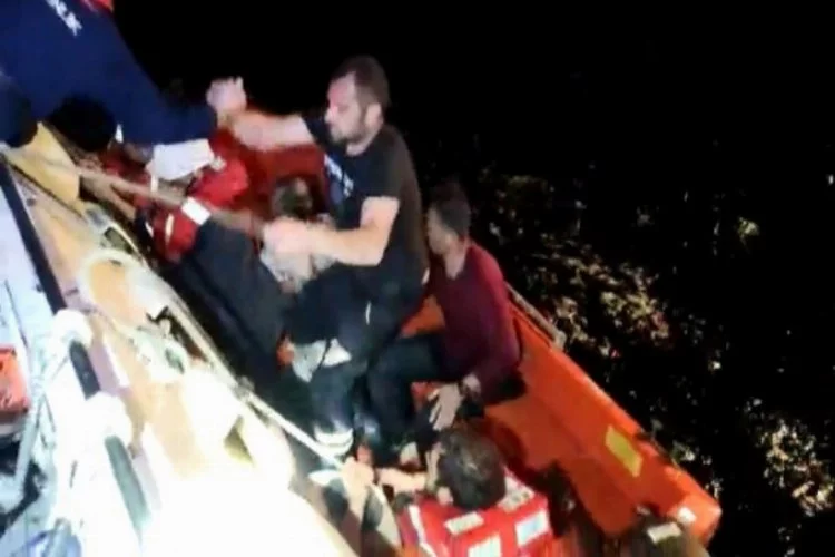 Bursa'da batan balıkçı teknesinin mürettebatını sahil güvenlik kurtardı!