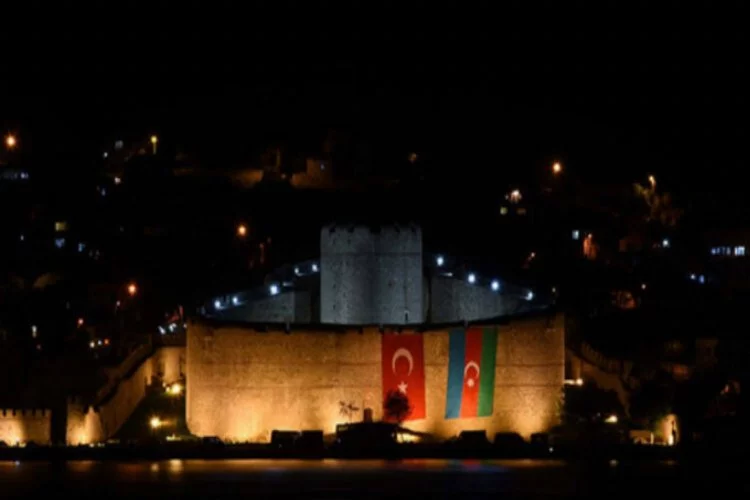 'Gazi Kale'den, Azerbaycan'a bayraklı destek