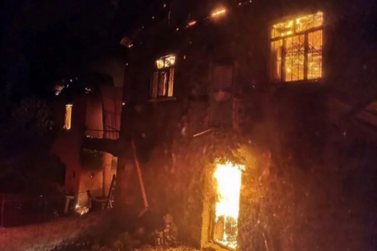 Tunceli'de 4 ev yandı