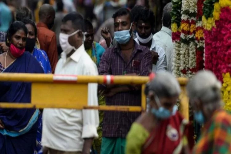 Koronavirüs son 24 saatte Hindistan'da 680 can aldı