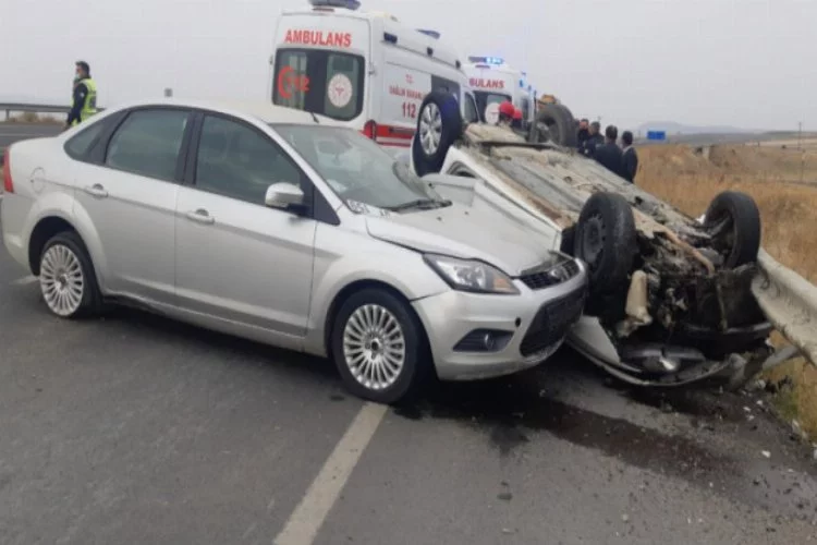 Bursa plakalı araç Erzurum'da takla attı! 9 yaralı