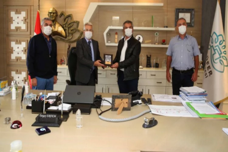 Bursa Nilüfer Belediyesi'nden sağlıkçılara 100 bin maske