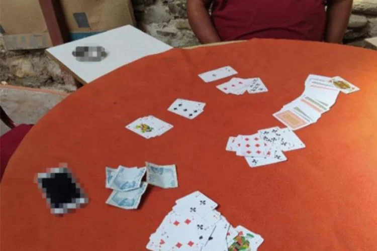 Manisa Alaşehir'de kumar oynayan 5 kişiye 6 bin 125 TL ceza