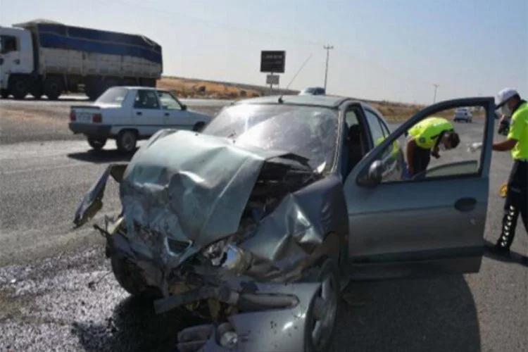 Şanlıurfa Siverek'te otomobiller çarpıştı: 3 yaralı