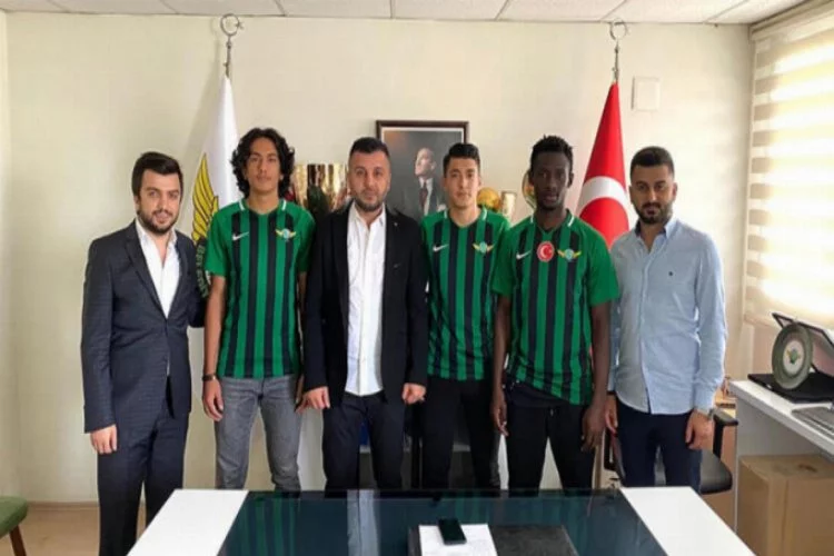 Akhisarspor, altyapıdan 3 futbolcu ile profesyonel sözleşme imzaladı