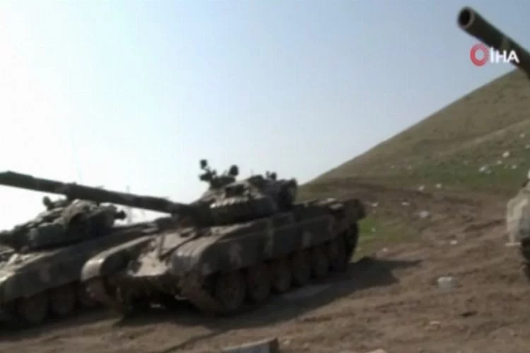 Azerbaycan'ın ele geçirdiği tanklar görüntülendi