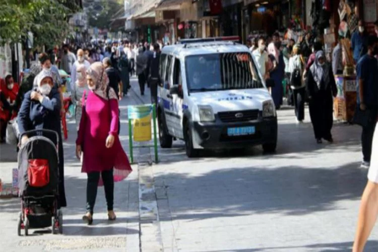 Vaka sayısının arttığı Gaziantep'te çarşıda yoğunluk
