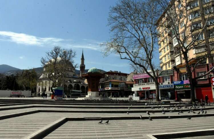 Bursa'nın cadde ve sokaklarında sessizlik hakim