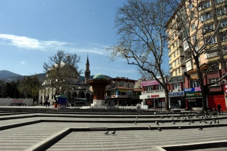 Bursa'nın cadde ve sokaklarında sessizlik hakim