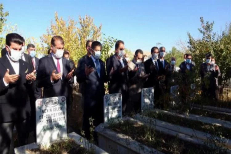Van depreminin 9'uncu yıl dönümünde, Erciş'te anma töreni