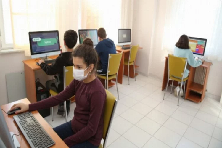 Bursa Nilüferli öğrencilere bilgisayar sınıfı