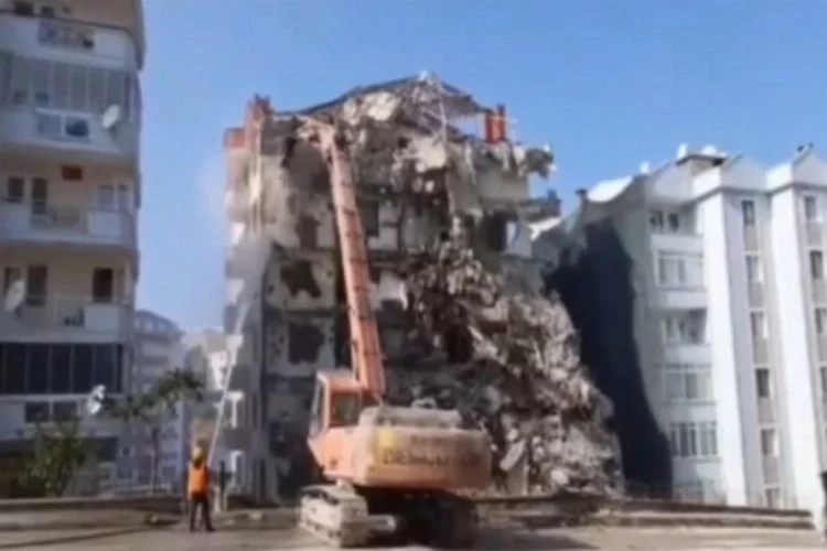 Bursa'da 9 katlı boş binada çökmeden önce yapılan çalışmaların görüntüsü ortaya çıktı