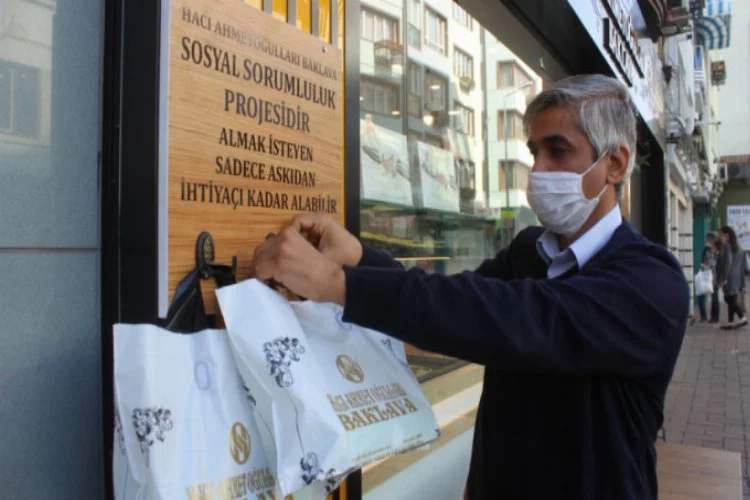 Bursa'da askıda baklava uygulaması başladı