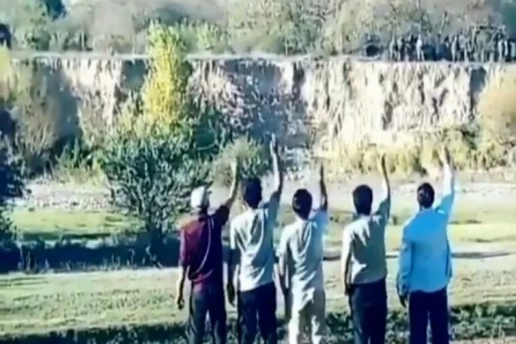 Sınırda İran tarafında kalan çocukların sevinç gösterisi