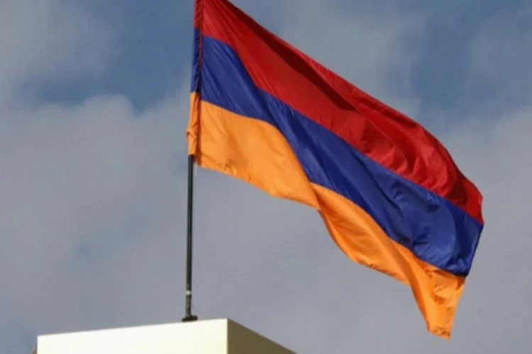 Ermenistan darmadağın... Kritik isim görevden alındı