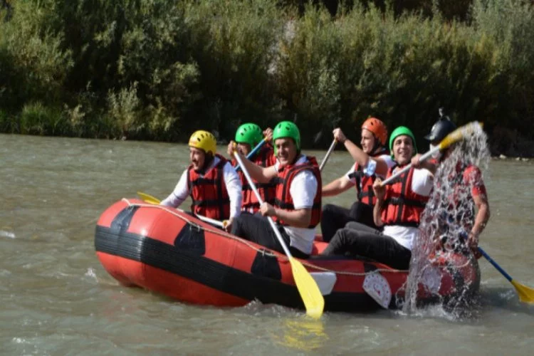 Terörün bitince Hakkari'de rafting heyecanı başladı!